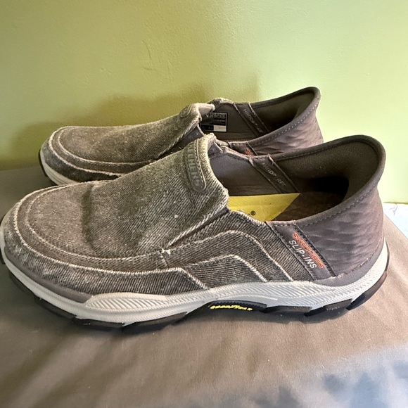 Skechers Men's Sz 9.5 Steady Grip Slip Ins Hands-Free Cayson Loafers Relaxed Fit - Picture 1 of 10